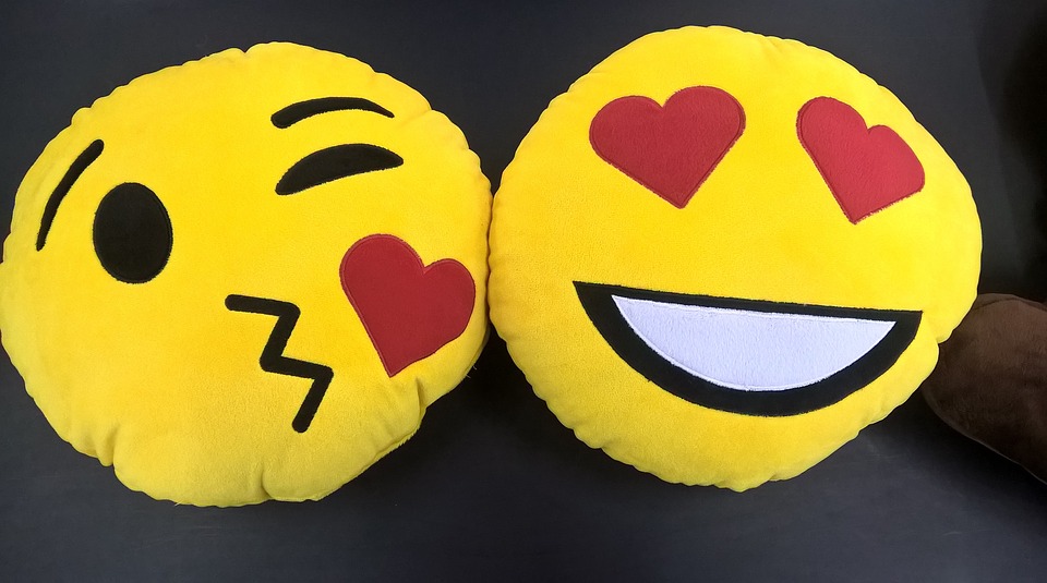 Emoji Kissen Smiley Kissen Deko und Sofakissen Cooler Haufen Emoticon Kissen 